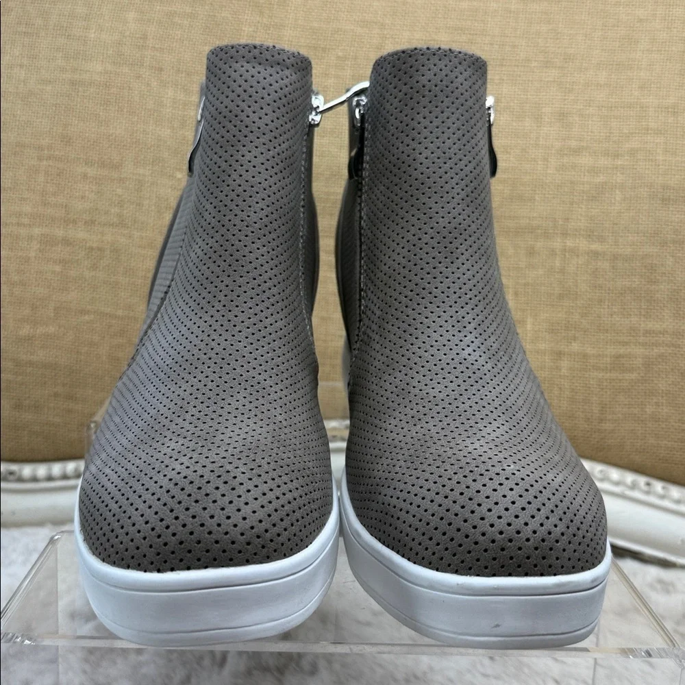 Journee Collection perforated faux